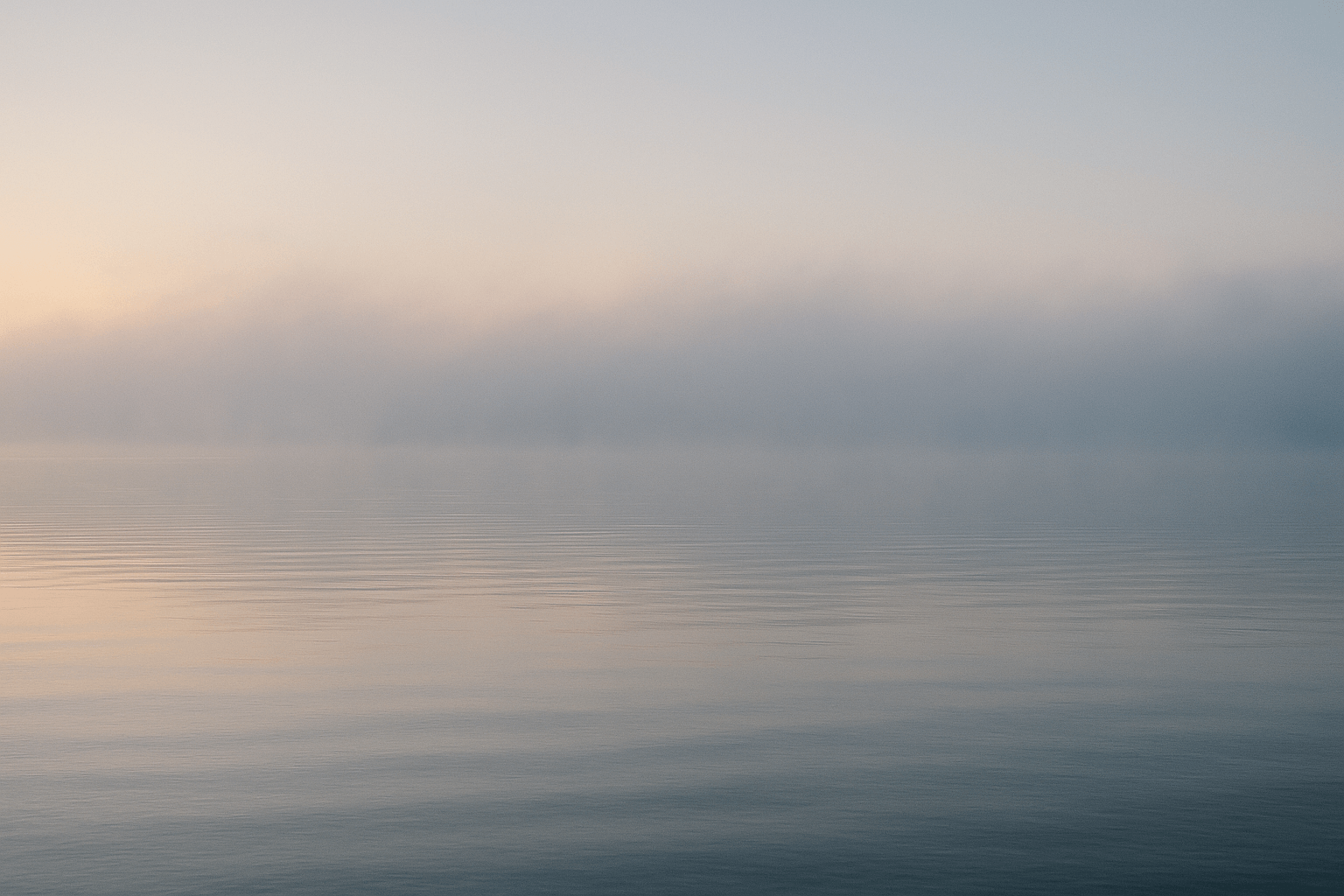 “Kalm meer in ochtendmist – No time to recover, herstel en rust”